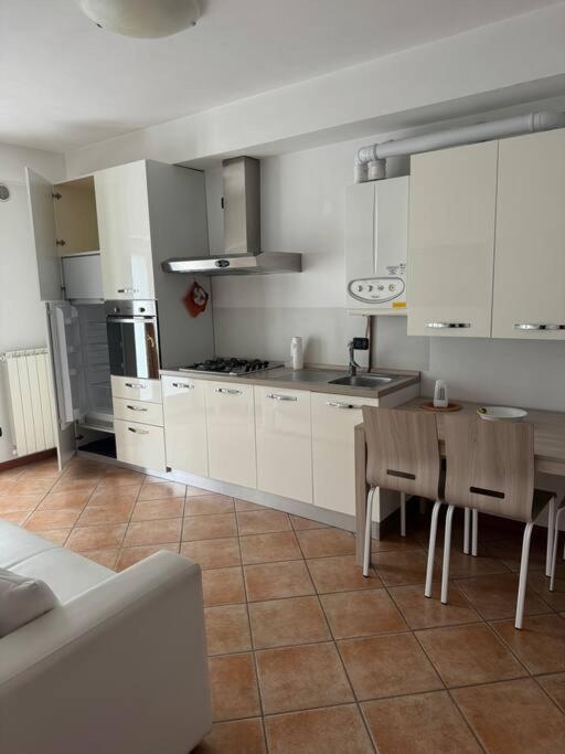 Suite Panoramica Casa Vacanza Di Alex G Oltre il Colle Bagian luar foto