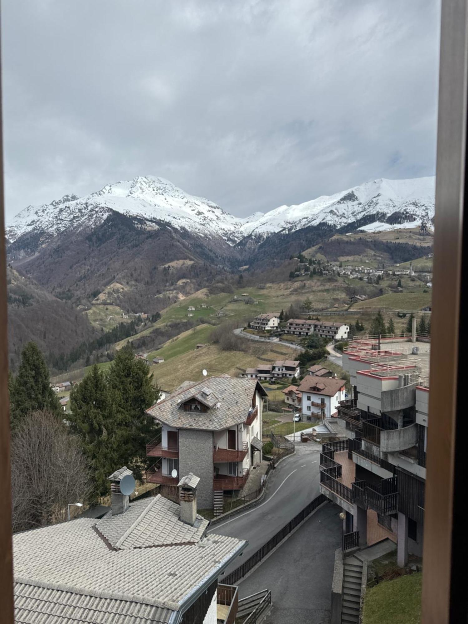 Suite Panoramica Casa Vacanza Di Alex G Oltre il Colle Bagian luar foto