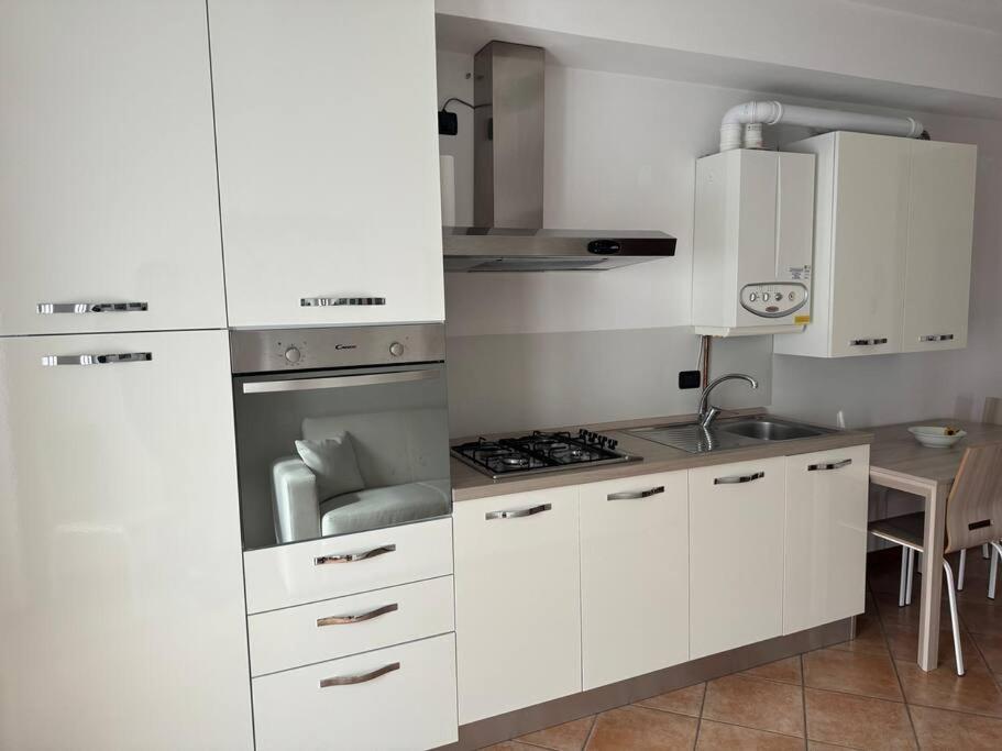 Suite Panoramica Casa Vacanza Di Alex G Oltre il Colle Bagian luar foto